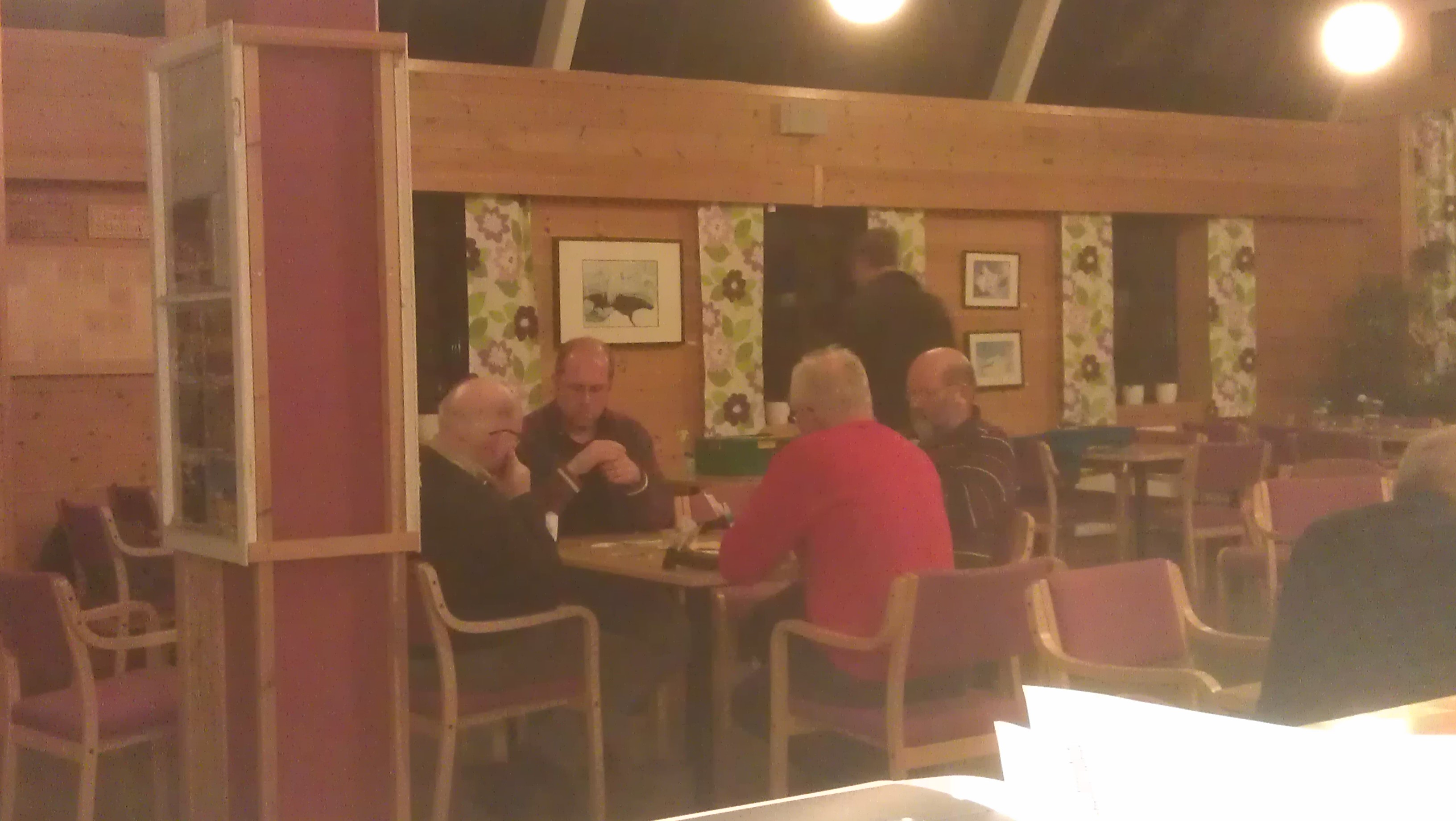 Arve B og Hans H vann i kveld. Jan Frode og Lena held leiinga samanlagt. 5,5 bord. Trykk "les meir" for Samanlagt